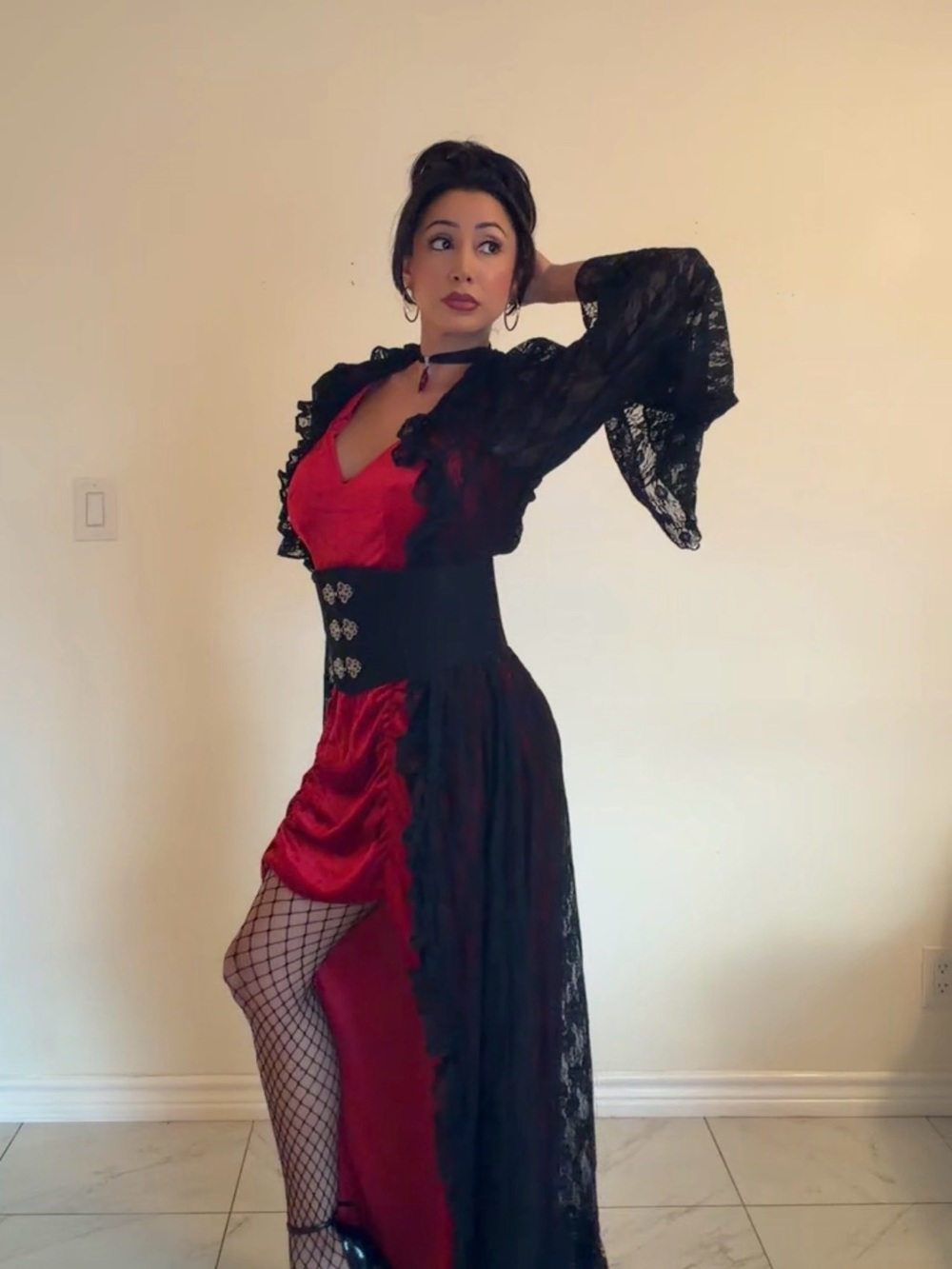 Spirit Gothic Vampiress Costume - Black & Red
